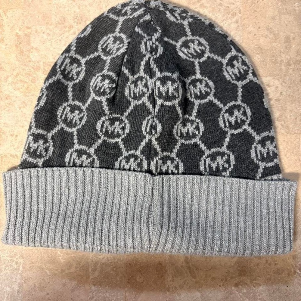 Michael Kors logo, grey beanie hat - Picture 4 of 4